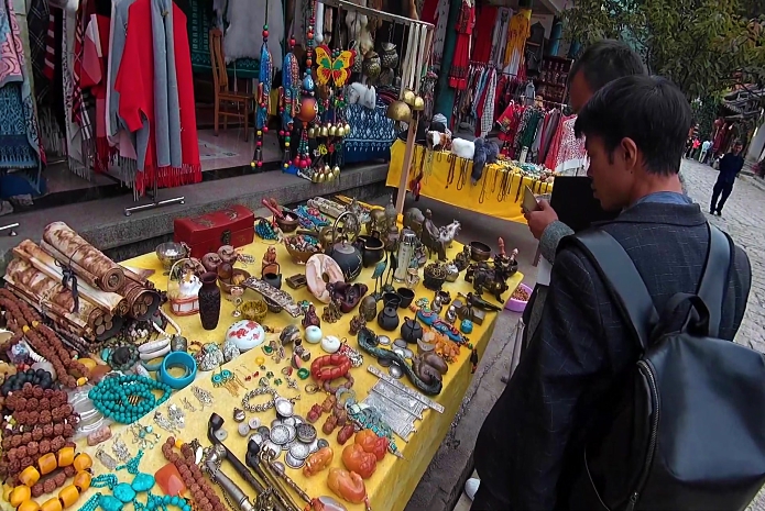 丽江古城|丽江古城吸引年轻情侣到来,打算要住一个星期,体验生活