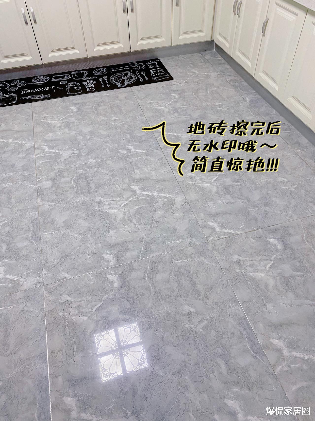 地板拖不干净还有“腥味”?老阿姨支招:不用洗衣粉,干净不留痕