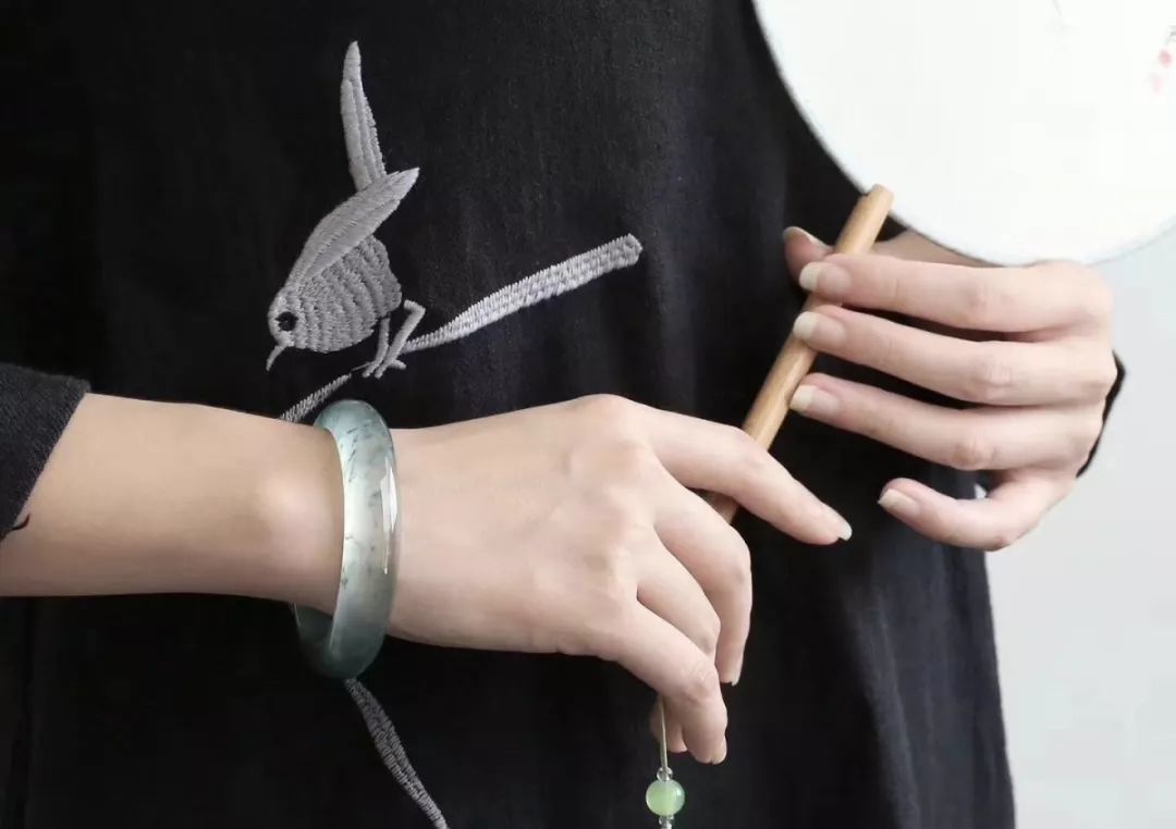 翡翠|翡翠到底能承受得住多少度的高温？