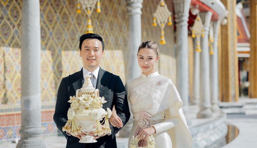 |婚期将近！泰国女星Pat同富商男友觐见僧王