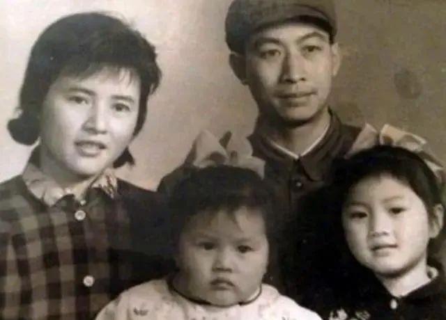 田海蓉|田海蓉:母亲去世,独自抚养女儿,47岁依旧单身