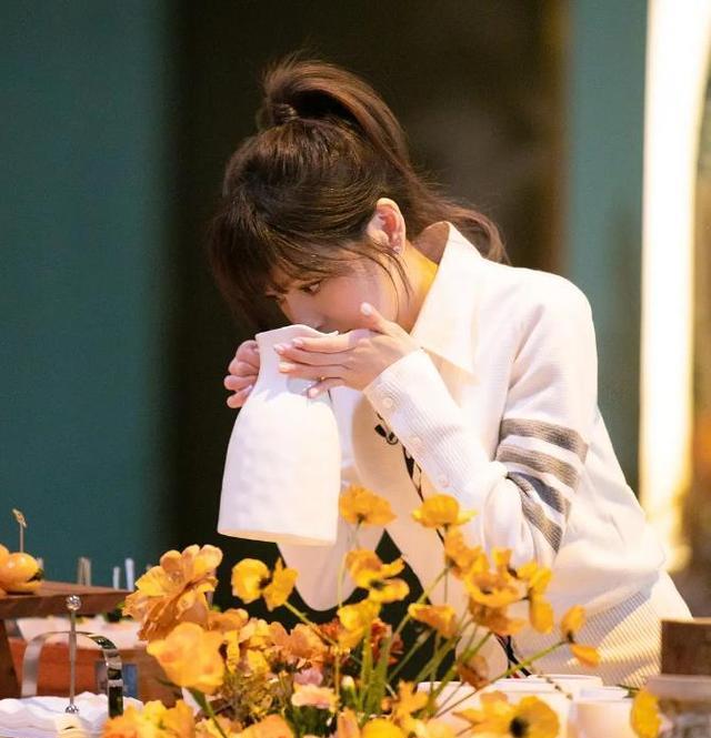 王心凌|被央视力捧，新华网隔空表白，出道19年的王心凌，实力内卷全网！