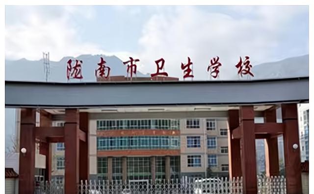 案例:甘肃陇南卫校宿舍,两张空铺,惊现一桩碎尸惨案
