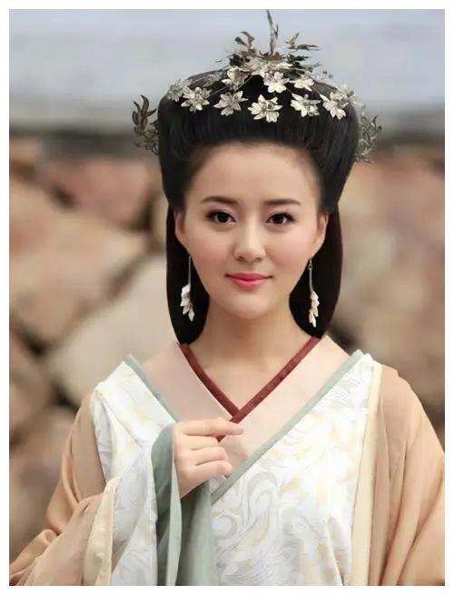 这形象也能演军人？男星涂脂抹粉女星一脸塑胶，导演们羞不羞？
