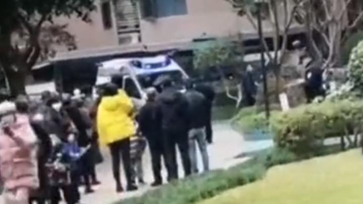 突发！四川一男子疑杀妻后跳楼，警方回应：夫妻2人身亡