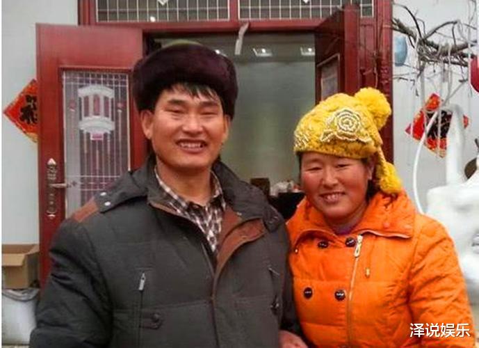 朱之文|大衣嫂当众秀恩爱,朱之文举动令人无奈,网友: 中年夫妻的样子