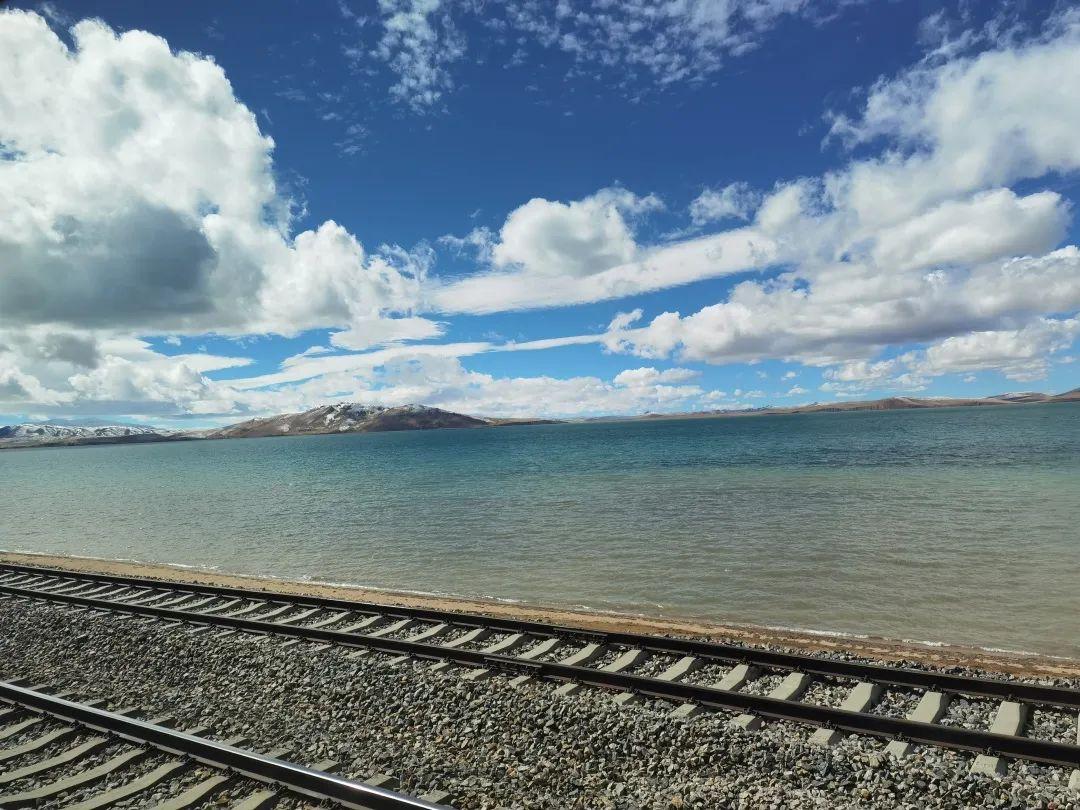 火车|坐上绿皮火车，穿越大半个中国，拥抱世间最美的情郎