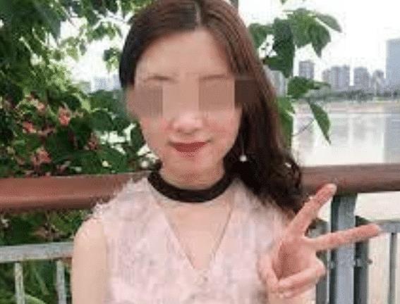 女子扇79岁老母耳光,仅为让她在养老金上签字!邻居:刚签完房子