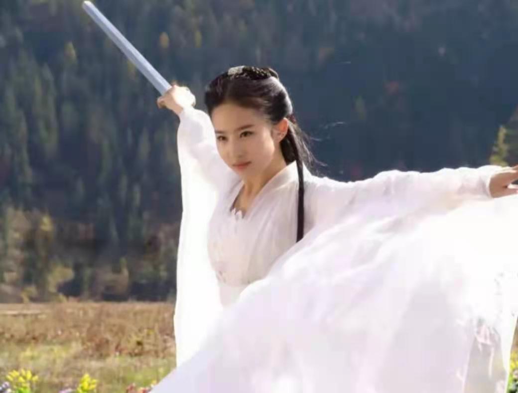 鞠婧祎|鞠婧祎挑战刘亦菲、杨幂，新人能否胜出四小花旦，胡歌正面回应