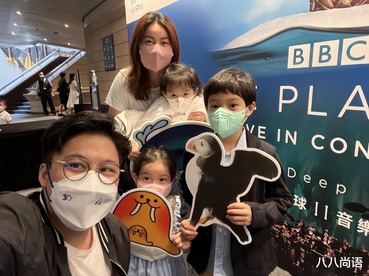 郭晶晶|哇塞！化妆后的郭晶晶太美了，霍启刚与大儿子亲自坐在台下当观众