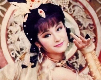 杨幂|年过半百还在装嫩的六位女星，美颜年轻30岁，生图却变老奶奶