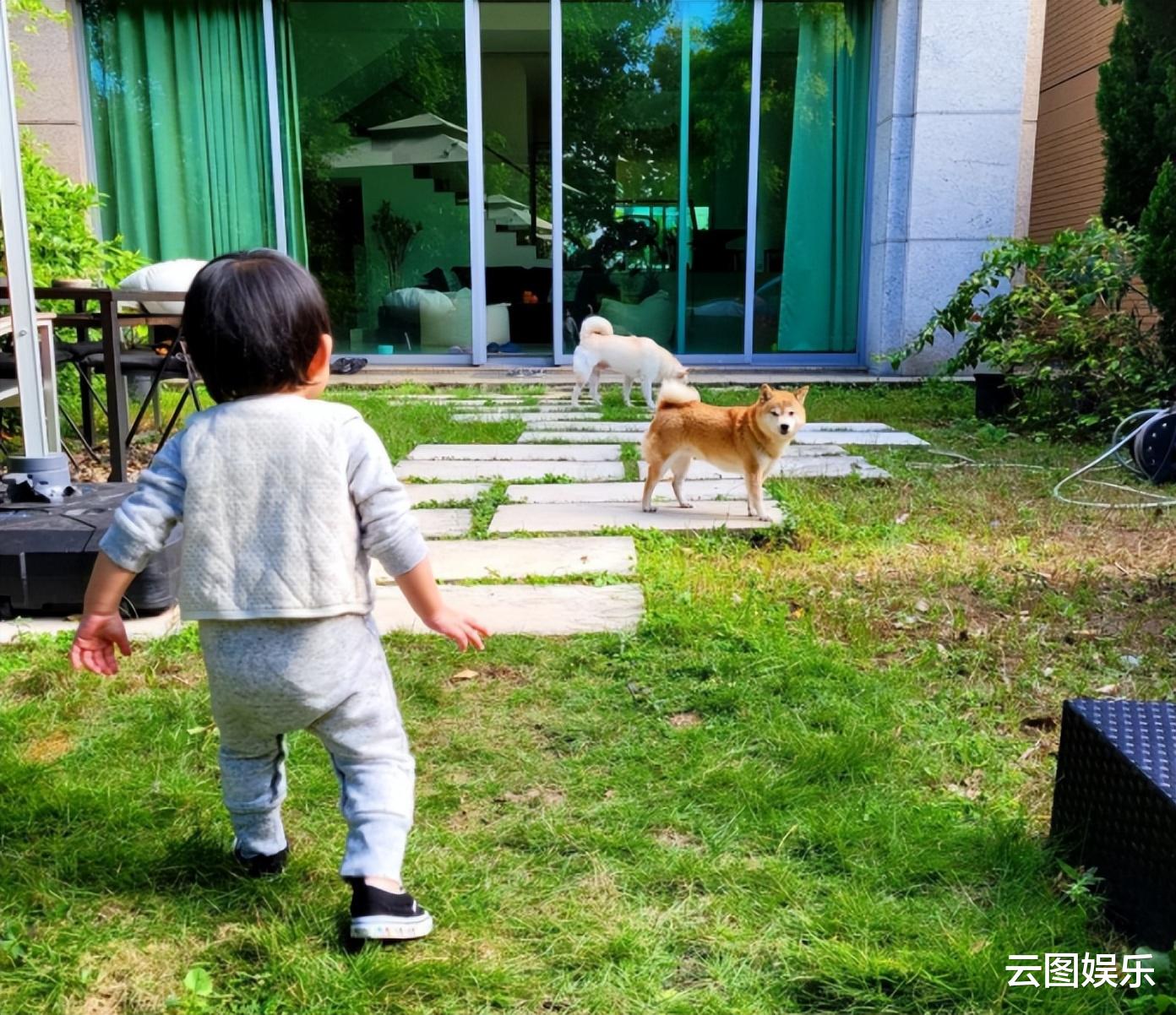 吕方|吕方小16岁富婆妻子晒娃!2岁女儿太可爱像58岁爸,三层别墅曝光