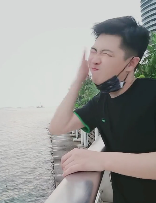 赵本山|赵家班到底怎么了？赵本山爱徒发视频自扇耳光，情绪失控大吼大叫