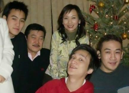 赵雅芝|赵雅芝:风光背后有泪水,2段婚姻3个儿子,今3个儿子成她的骄傲