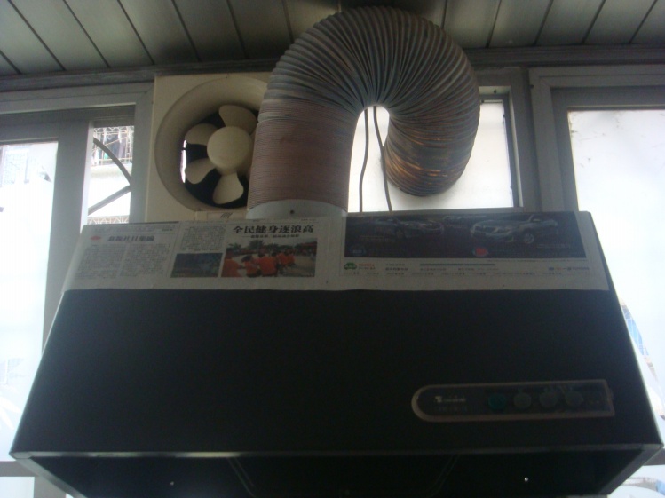 厨房排烟管怎样安装才少油烟?看老师傅的做法才明白错得多离谱!