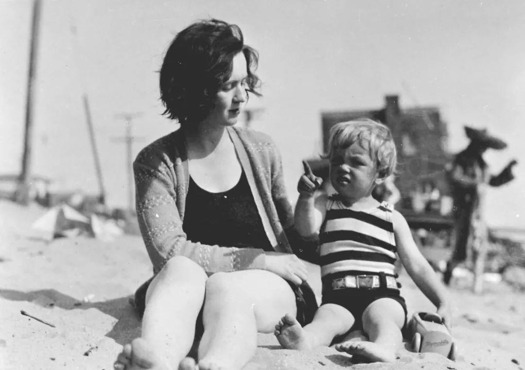 玛丽莲·梦露|460万美元！金·卡戴珊穿梦露标志性礼服，遭好莱坞名人怒批