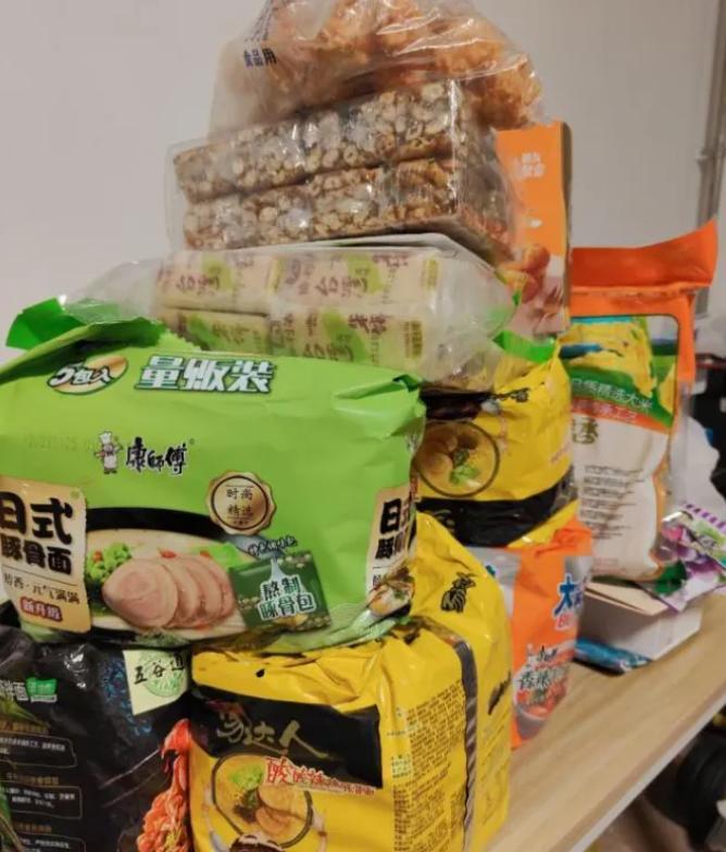 年轻人发烧在家点外卖,发现配送费比外卖还贵?午餐都要等成晚餐