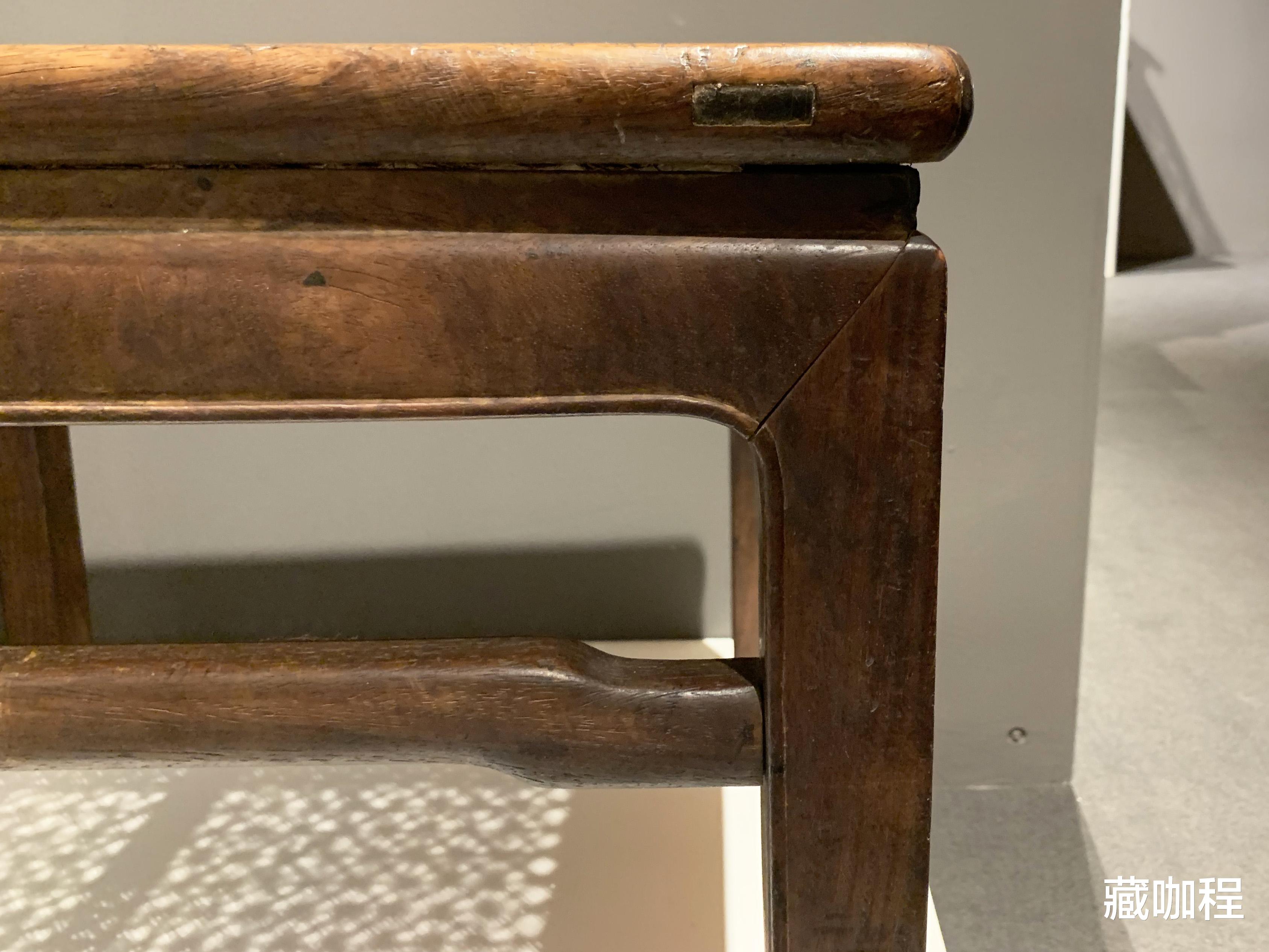 起边线、不交圈,黄花梨条桌罗锅枨向后退