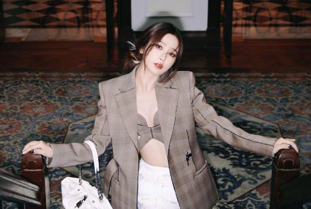 与君初相识·恰似故人归|虞书欣甜妹变辣妹,大秀好身材,不吝啬分享健身美照