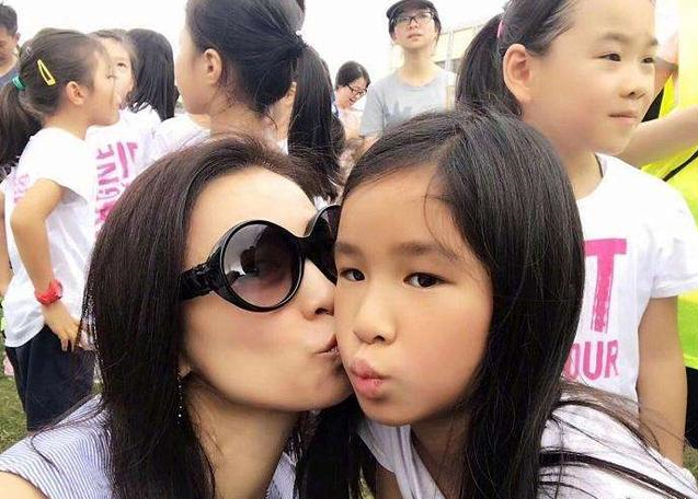 谢婷婷|张庭言传身教女儿不要浪费食物，吃不完的东西要放进冰箱，隔天再吃