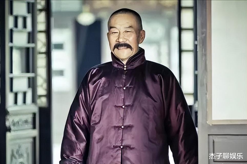 于荣光|都2023年了,于荣光还在“啃老本”,64岁以这样的方式败光路人缘