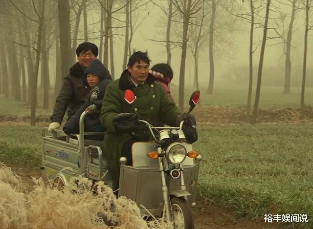 大衣哥|大衣哥回应儿子朱小伟再订婚！曝光亲家母身份，盛赞儿媳很讲礼貌