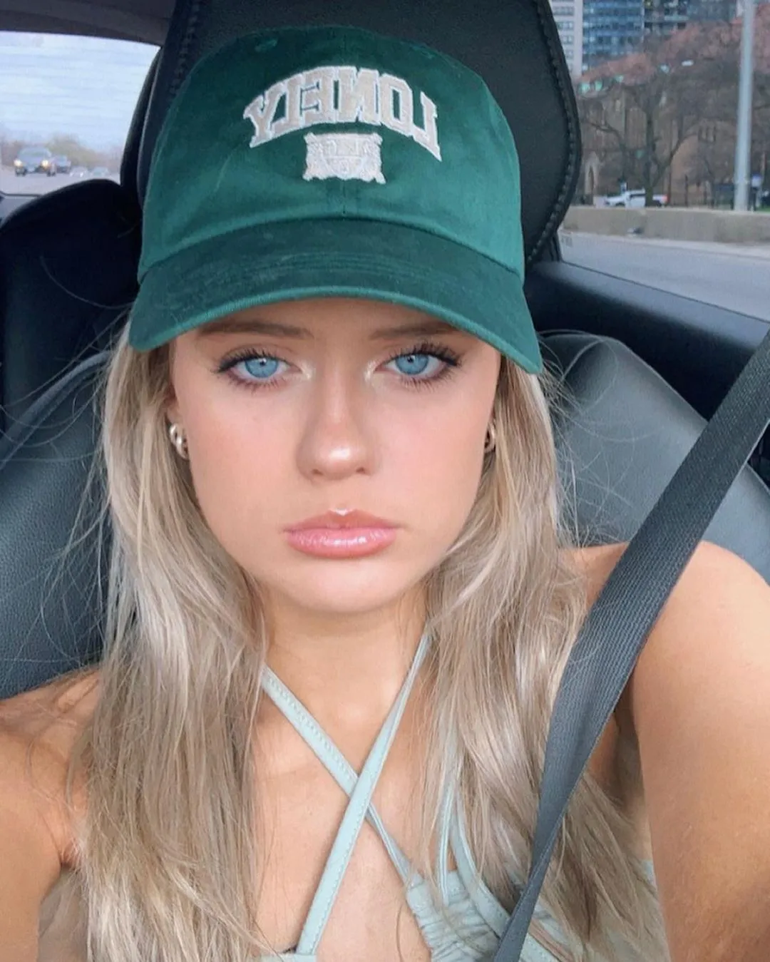 tiktok|19岁美少女因高颜值被骂自恋！狂怼网友后火出圈：我也恋上她了