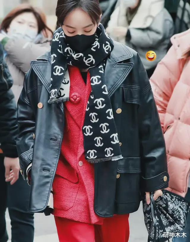 张小斐|春晚私服比拼:赵丽颖千元夹克可爱减龄,张小斐万元大衣输给宋茜