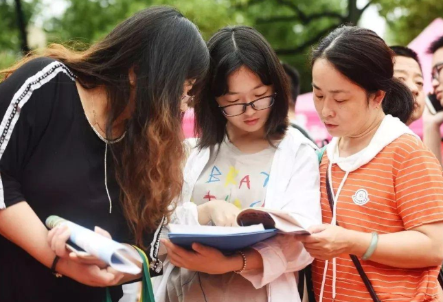 医生|?“优质男友”职业排行榜,公务员不受欢迎,榜首抢着要