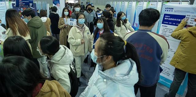 培训机构|教育行业迎来“下岗潮”，毕业生或面临转行，未毕业学生做好准备