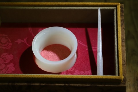 和田玉籽料|和田玉籽料“白玉发箍”