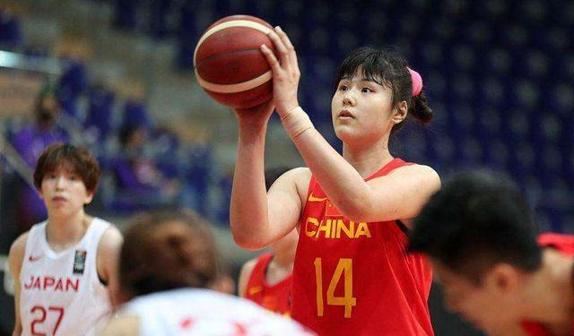 英超|祝贺杜锋，264斤2米19巨人送好消息，中国女篮214斤神塔太幸运