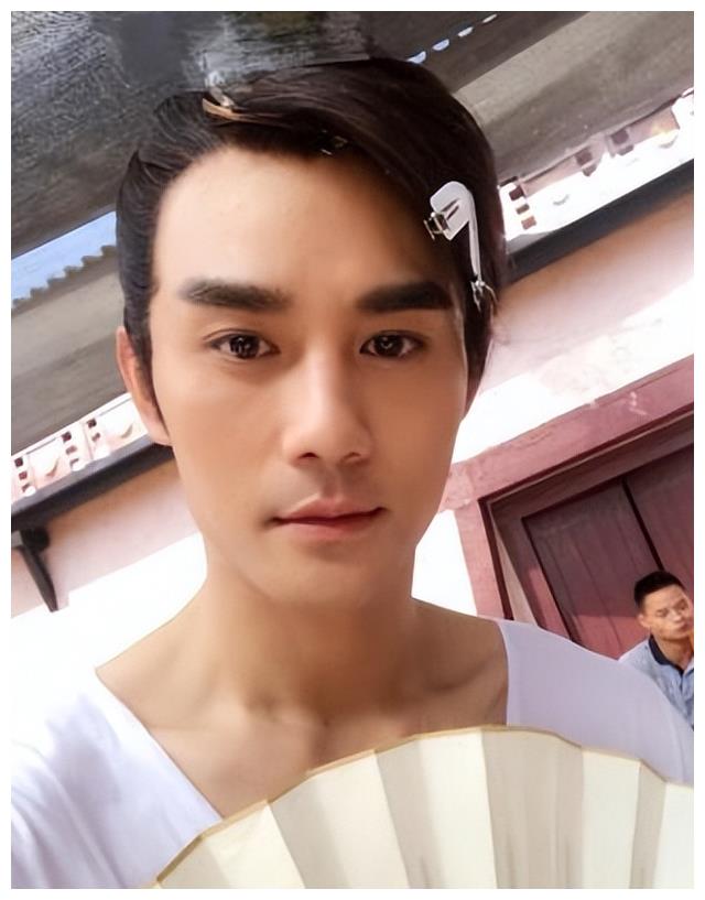 金鹰男神王凯父亲肺癌离世后, 他查出肺部阴影, 红不红已不重要