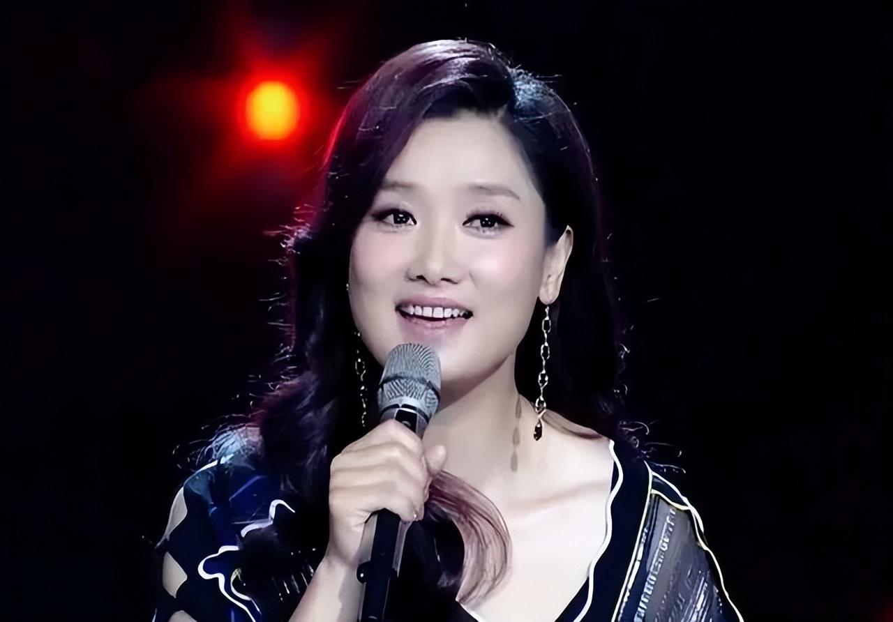 杨魏玲花|元宵晚会明星造型：玲花满脸幸福肥