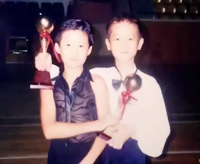 檀健次|檀健次童年旧照曝光，网友评论：这肯定没整过容