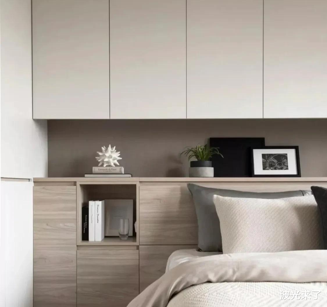 装修还买传统床头柜吗？早就过时了，现在年轻人都流行这样装