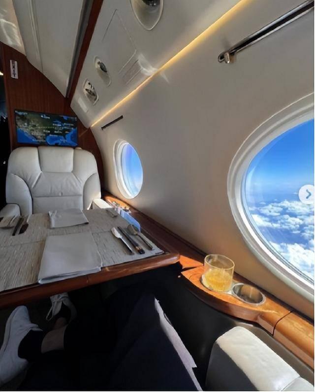 韦唯|歌手韦唯近况曝光，曾与郭德纲师父传恋情，如今58岁单身成这样