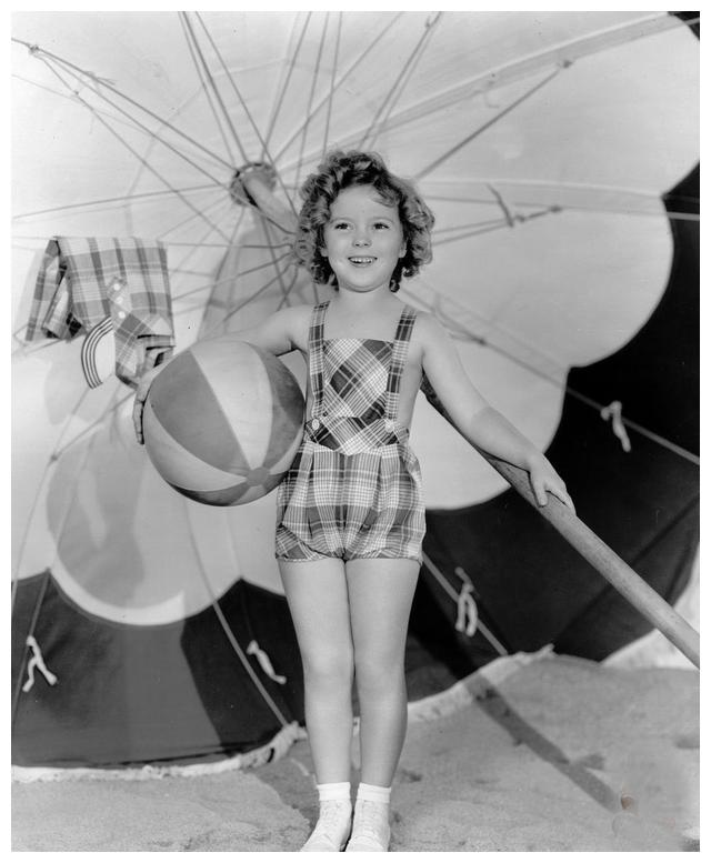 童星|童星天花板邓波儿：3岁出道，12岁时就遭遇潜规则，二婚获得幸福