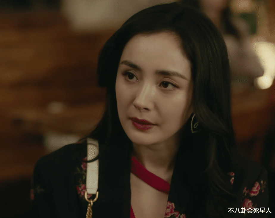 杨幂|垮了！杨幂新剧开播，磨皮滤镜藏不住老态，两集出现3个整容脸