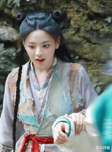 杨超越|杨超越乞丐装扮被狂吐槽！妆容精致似公主，网友：干净到出戏