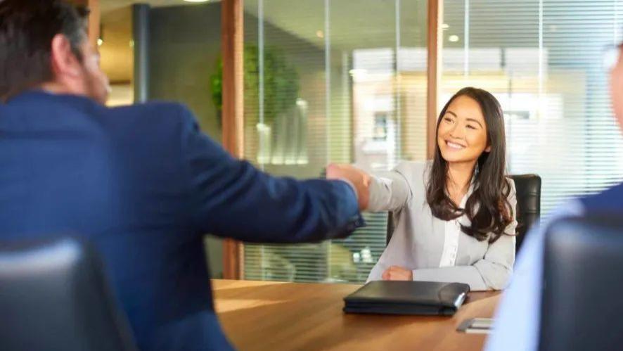 留学生|留学生回国就业出路在哪？2022留学生就业竞争力报告为你解答！