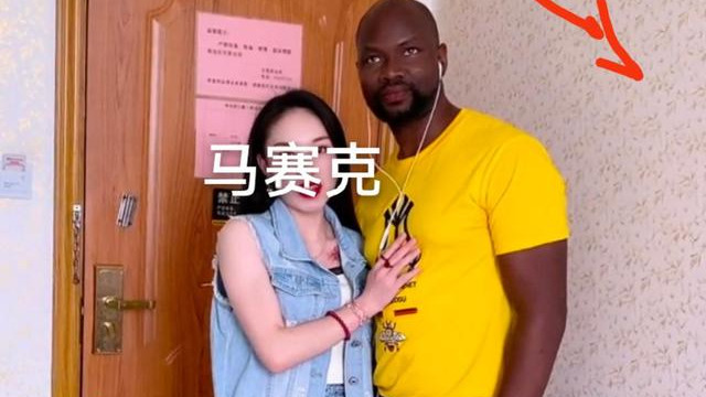 广州4名女子在网上晒自己的“黑人男朋友”，发现男的竟是同一个人