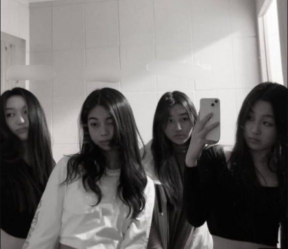 李嫣|李嫣上台无视王菲，直奔窦靖童抱着不松手，王菲索抱未果难掩尴尬