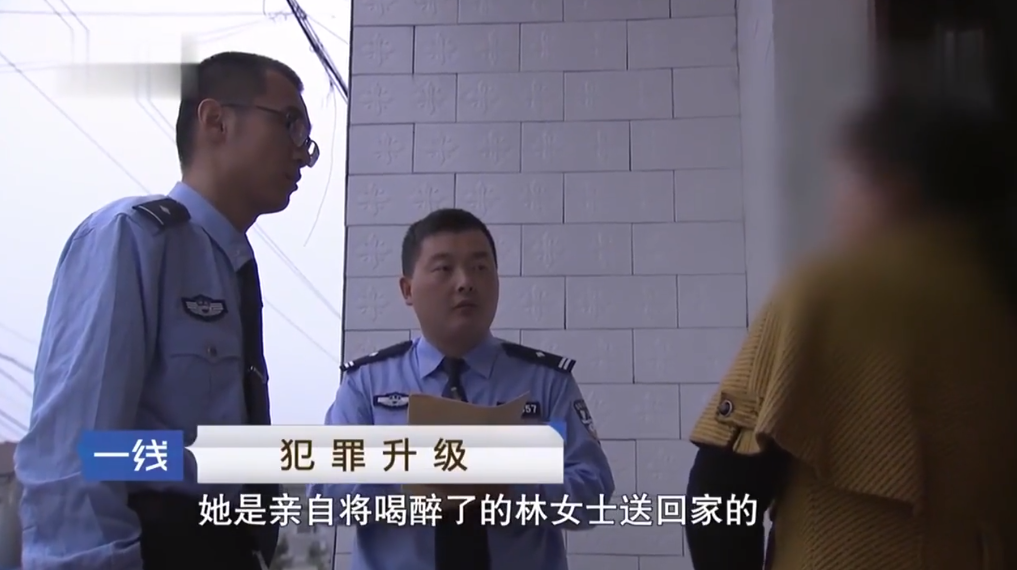 已婚美女醉酒回家惨遭毒手,衣服竟全被割破,警方:她在隐瞒