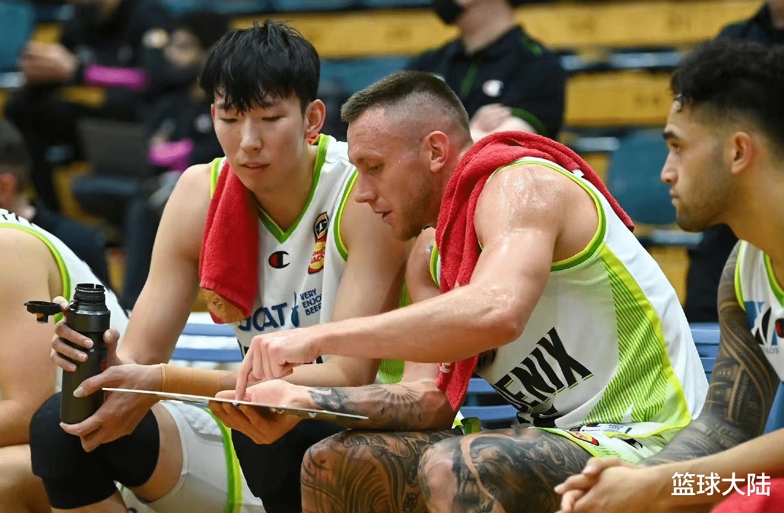 广东男篮|广东宏远好消息！2米25大中锋或加盟，杜锋找到阿联接班人