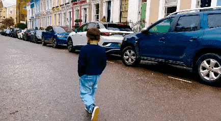 周杰伦|周杰伦晒儿子罗密欧走路视频，网友：“又酷又拽和爸爸好像”