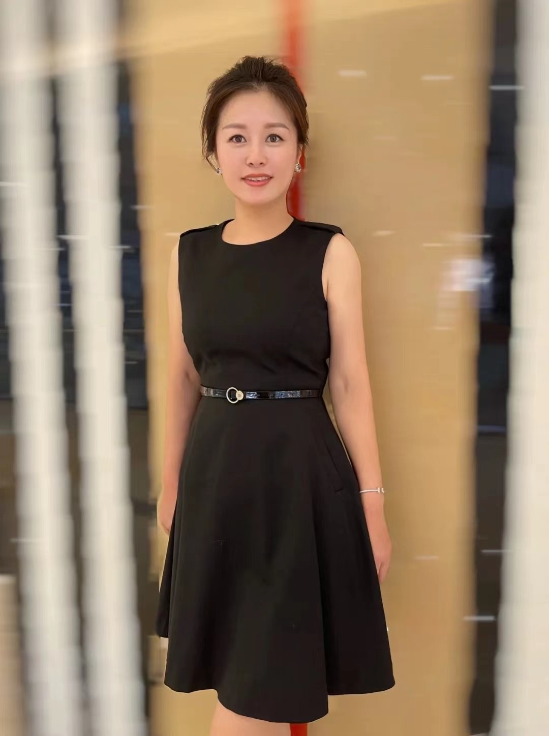 穿衣搭配|女人过了50岁别当老阿姨,学学这位大龄妈妈,整个人比30岁还娇美