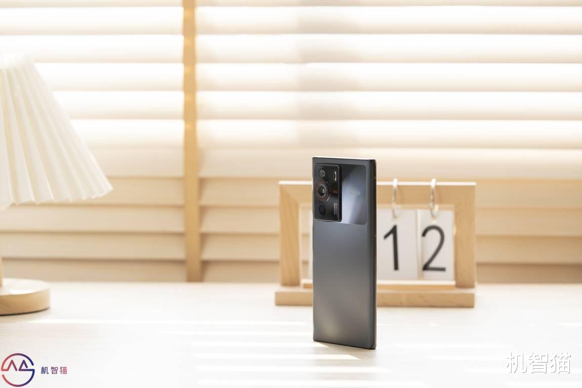 努比亚|3399元起!全球首款35mm人文主摄旗舰发布