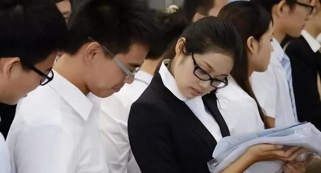 大学|“当初不该支持孩子考公务员”，一位母亲悔恨袒露内心，值得思考