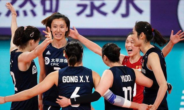 女排|中国女排！3世界冠军相继离队，蔡斌面临危机，郎平退休真聪明？